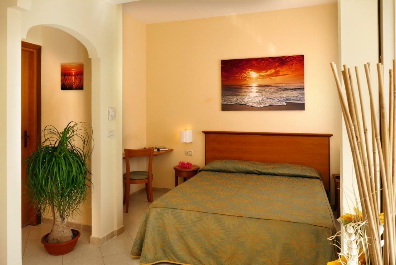 Hotel Tirreno Parghelia Zewnętrze zdjęcie